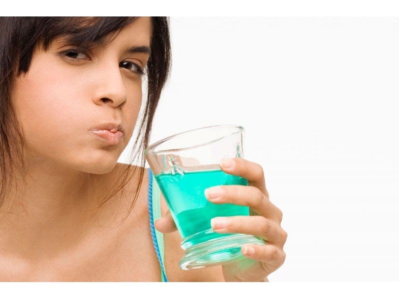 Read more about the article Pros and Cons of Mouthwash